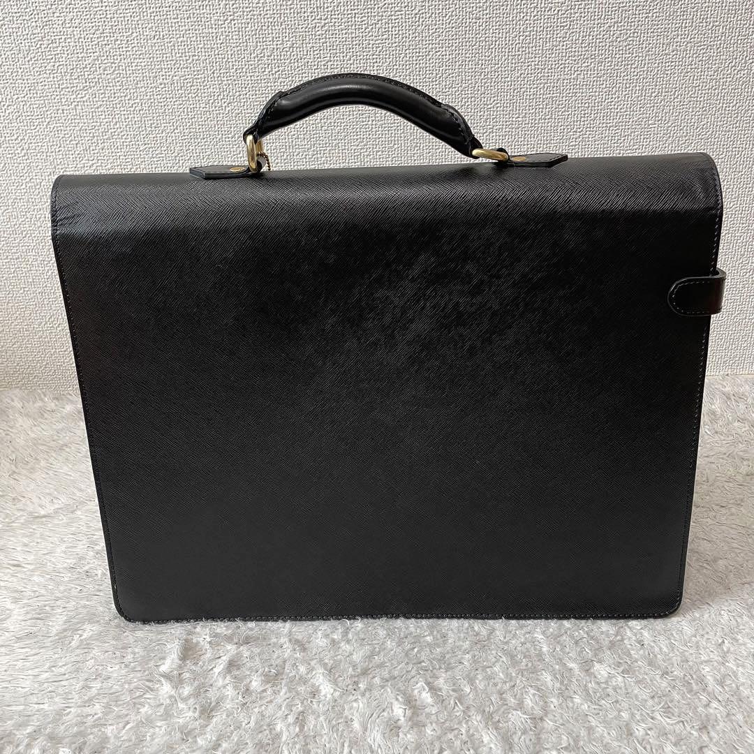 【極美品✨️】ビジネスバッグ イタリア製 ブラック　レザーバック A4収納可 美品 極美品✨️】ビジネスバッグ イタリア製 ブラック レザーバック
