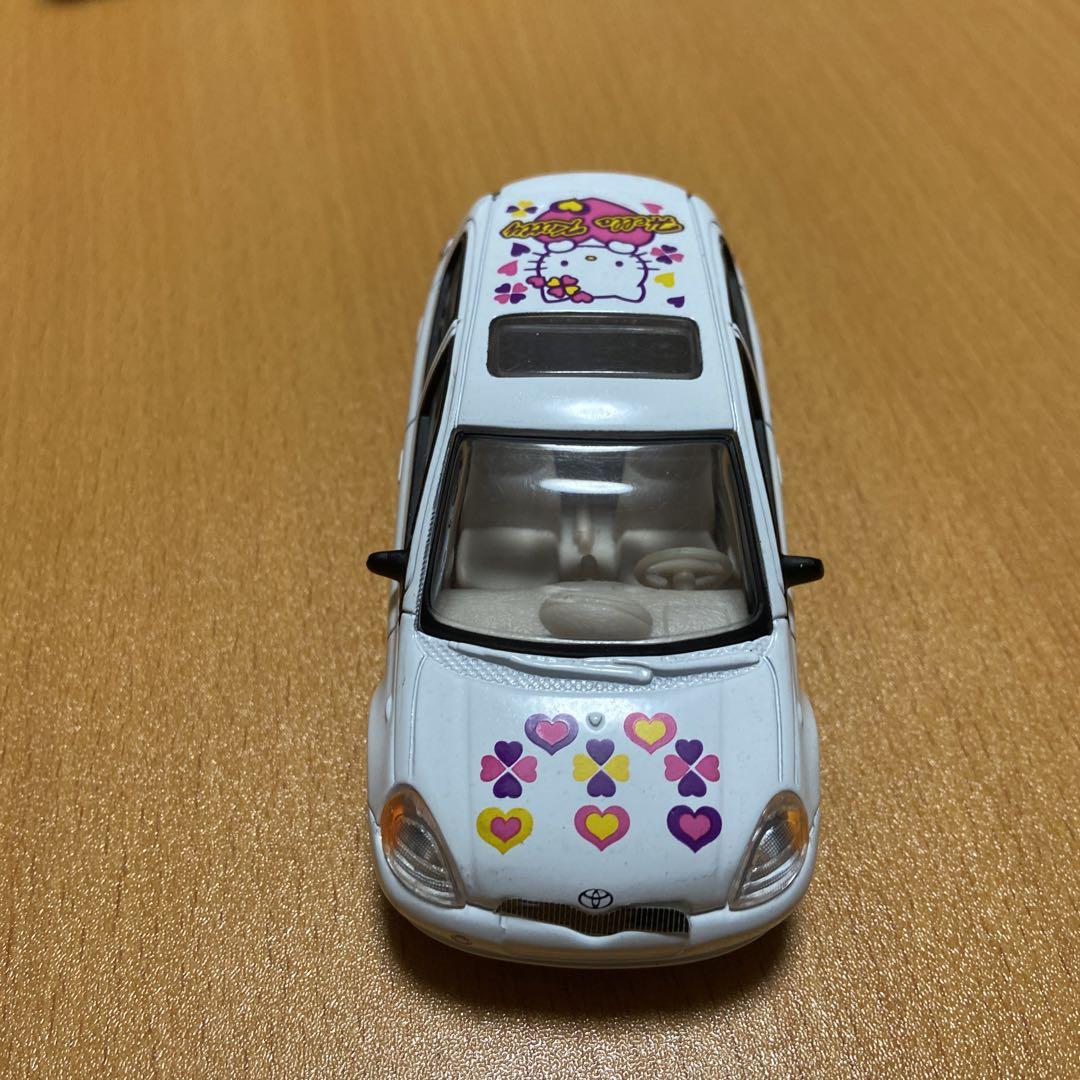 ハローキティ ミニカー トヨタ ヴィッツ ホワイト - メルカリ