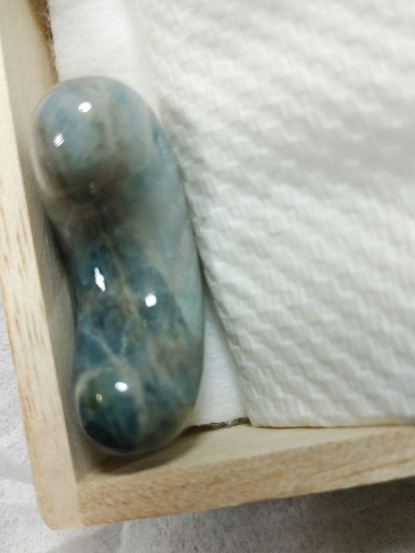 糸魚川翡翠　入りコン沢　勾玉　青翡翠