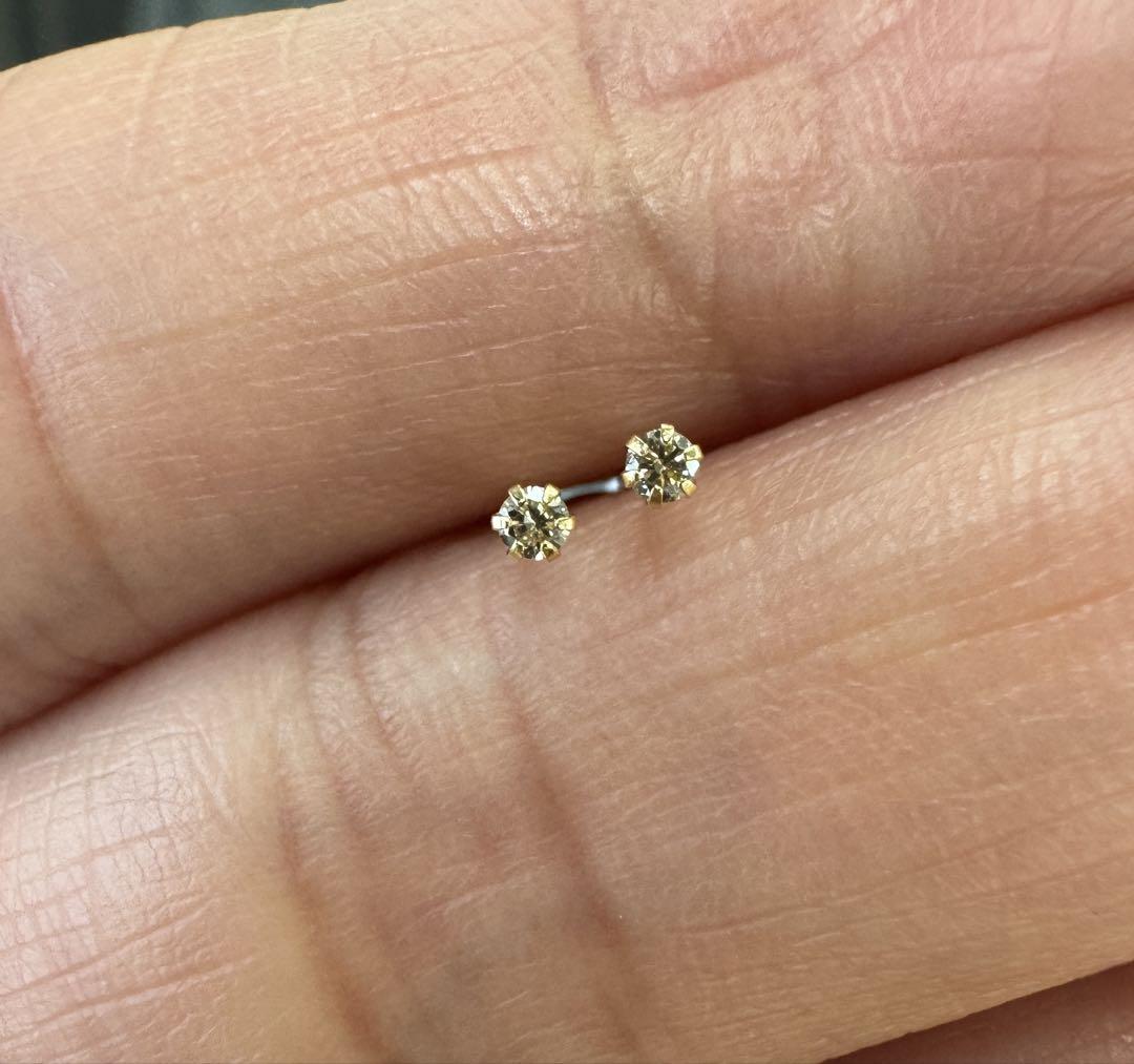 ★K18 天然ダイヤモンドのピアス イエローゴールド ペアで0.04ct 小さめ