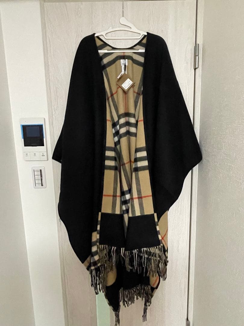 バーバリー Burberryケープ リバーシブル ウールカシミヤ 正規品タグ付き バーバリー Burberryケープ リバーシブル ウールカシミヤ 正規品タグ付き