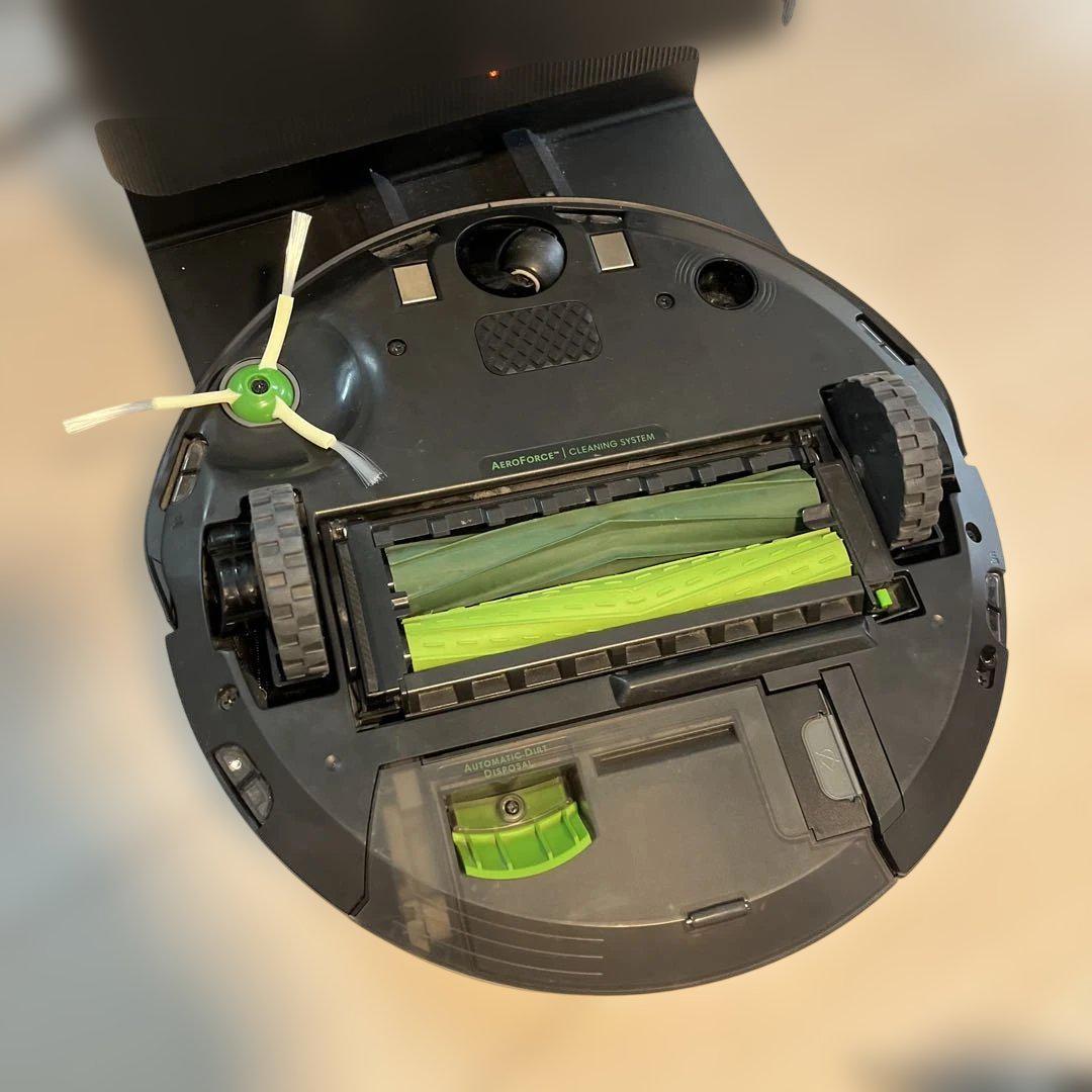 iRobot Roomba ロボット掃除機本体 j7+ ルンバ - メルカリ