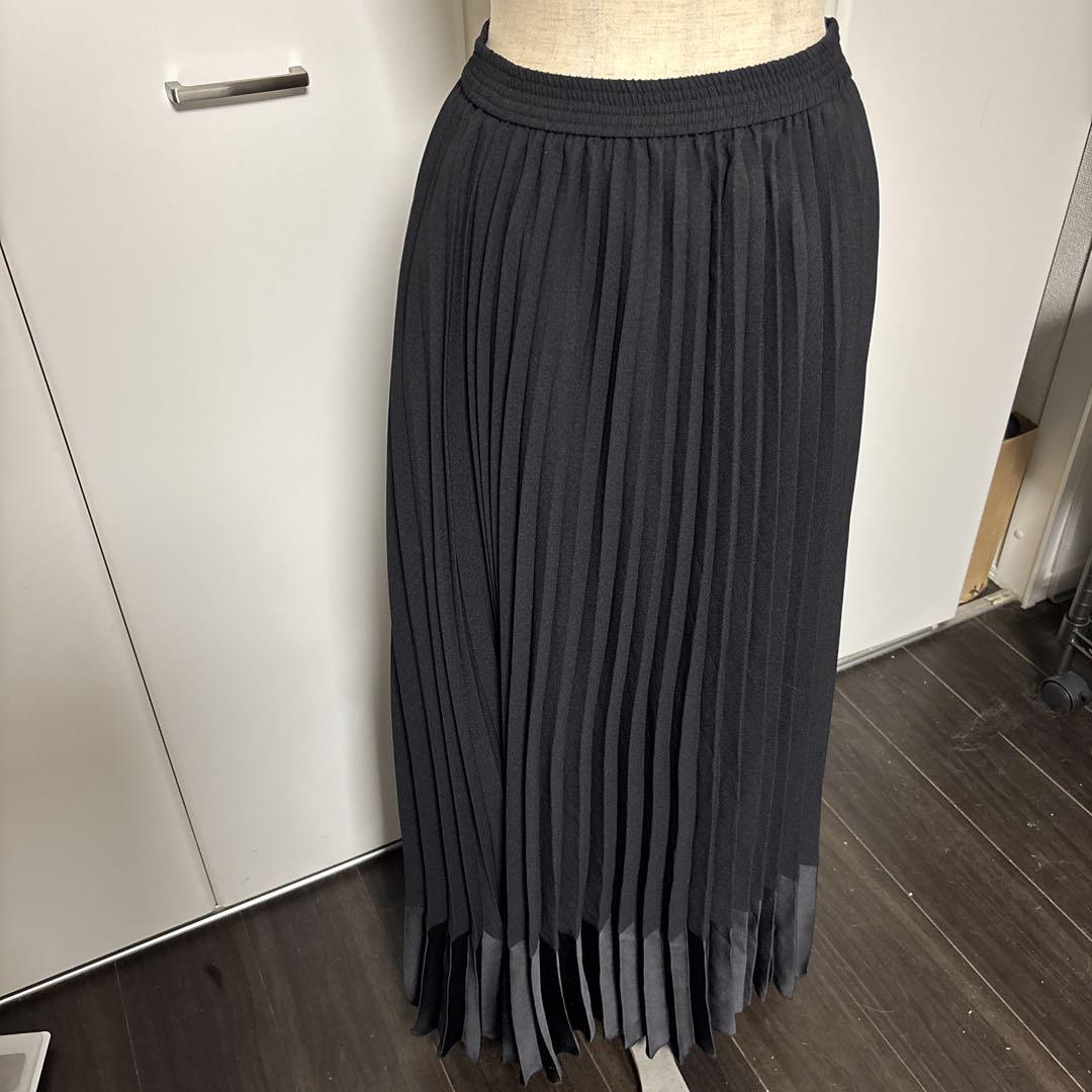 黒のロングプリーツスカート　ダブルスタンダード