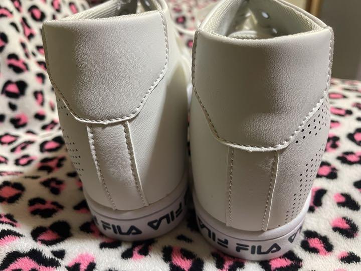 大人気新作
 FILA インヒールスニーカー スニーカー
