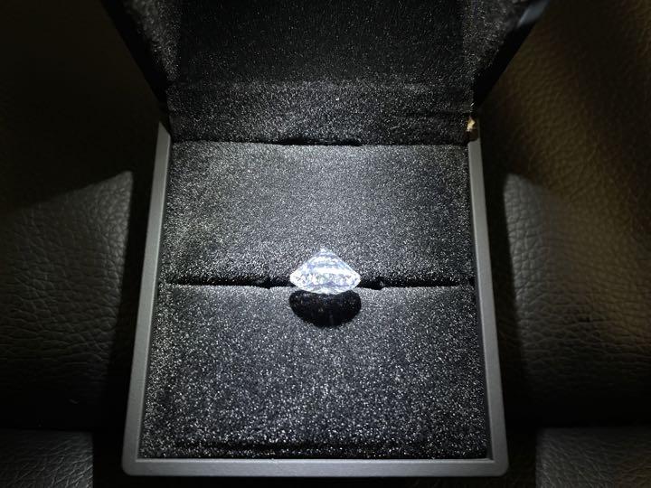 モアサナイト 5.0ct. GRA鑑定書付