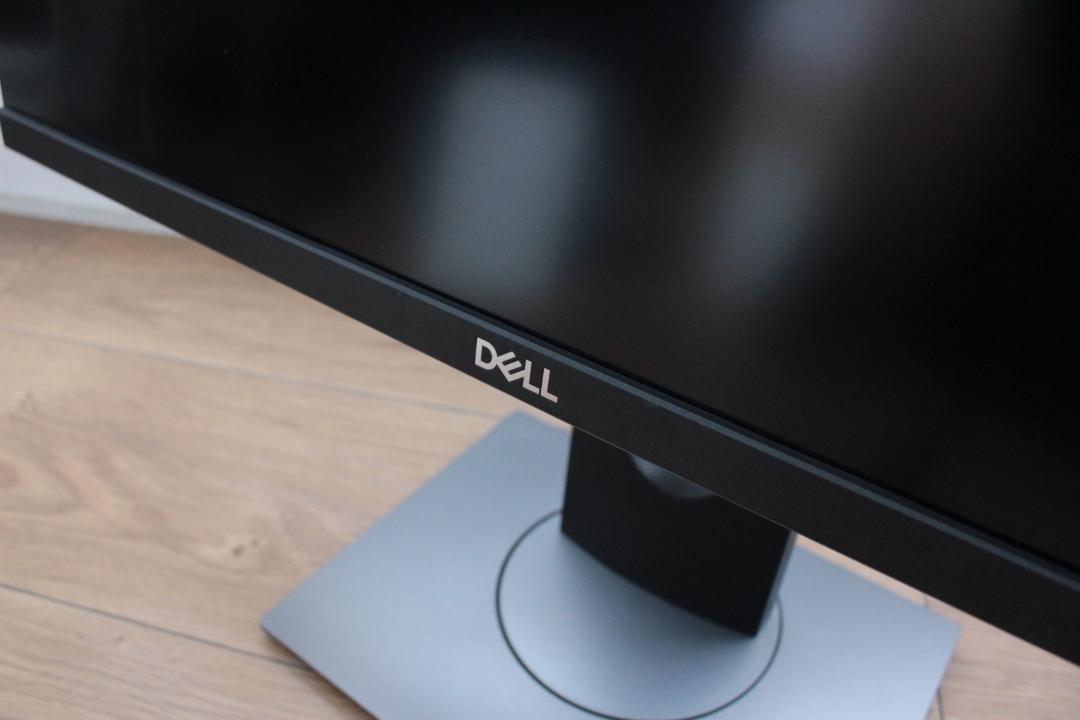 Dell P2418D 23.8インチワイドモニタ