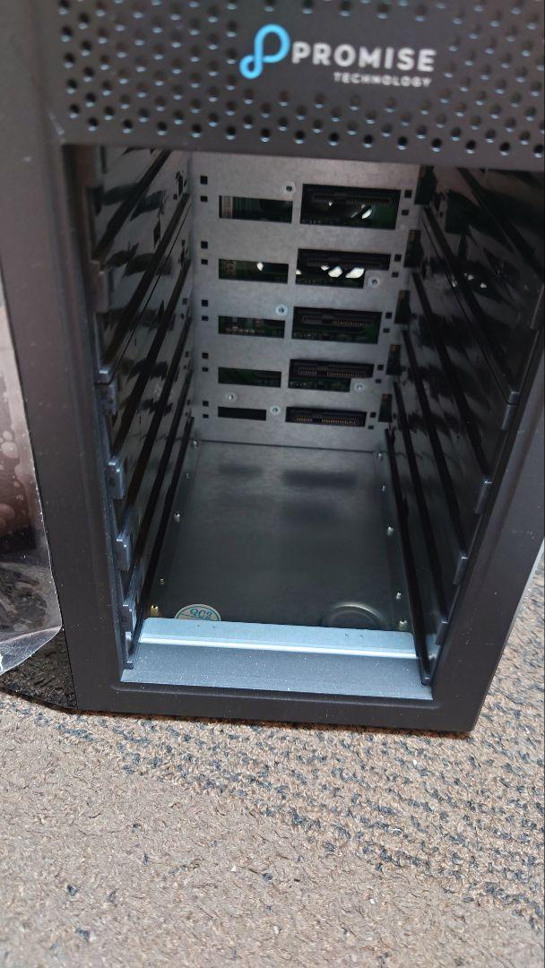 Promise Pegasus3 R6 24TB　箱、付属品有　ほぼ未使用 Promise Pegasus3 R6 24TB 箱、付属品有 ほぼ未使用