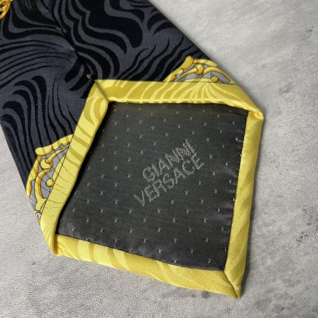 美品 GIANNI VERSACE バロック柄 十字架 ネクタイ ブラック 金 美品 GIANNI VERSACE バロック柄 十字架 ネクタイ ブラック 金