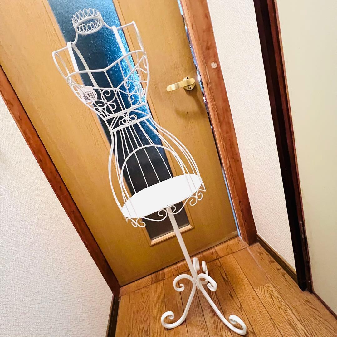 アイアンマネキンスタイル花飾りスタンド オートクチュール雰囲気秀悦だと思いますよ