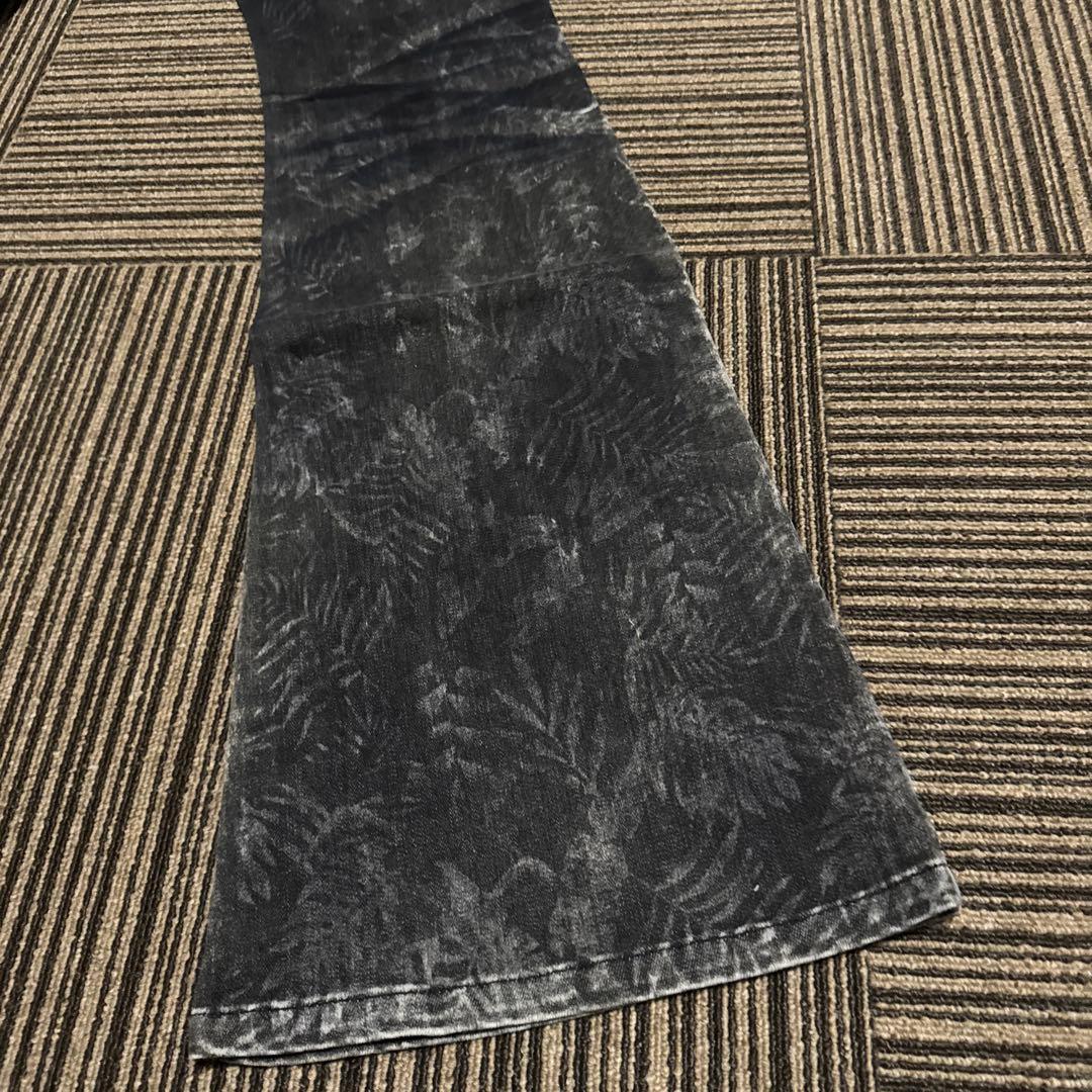 新品、未使用!トルネードマート パウダーカラーボタニカルベルボトム 新品、未使用!トルネードマート パウダーカラーボタニカルベルボトム