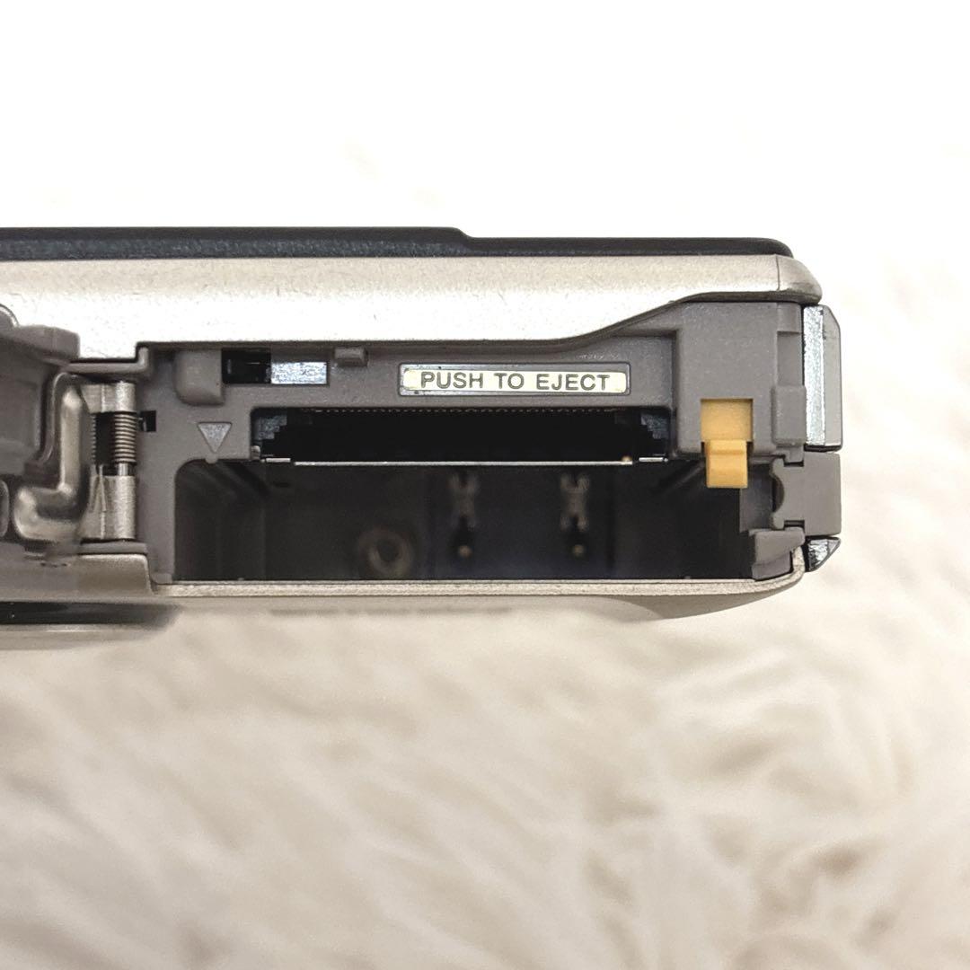 【美品】FUJIFILM FinePix F50fd シルバー　箱付き