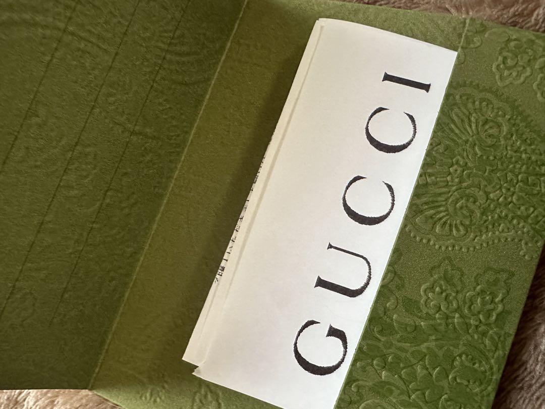 GUCCIレザー折り財布