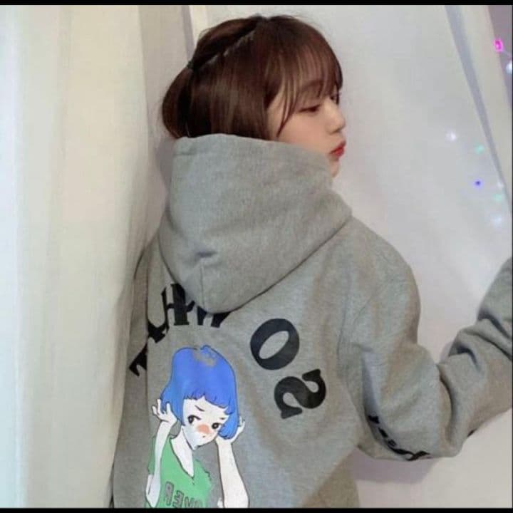 over print　オーバープリント　パーカー　なえなの着用モデル