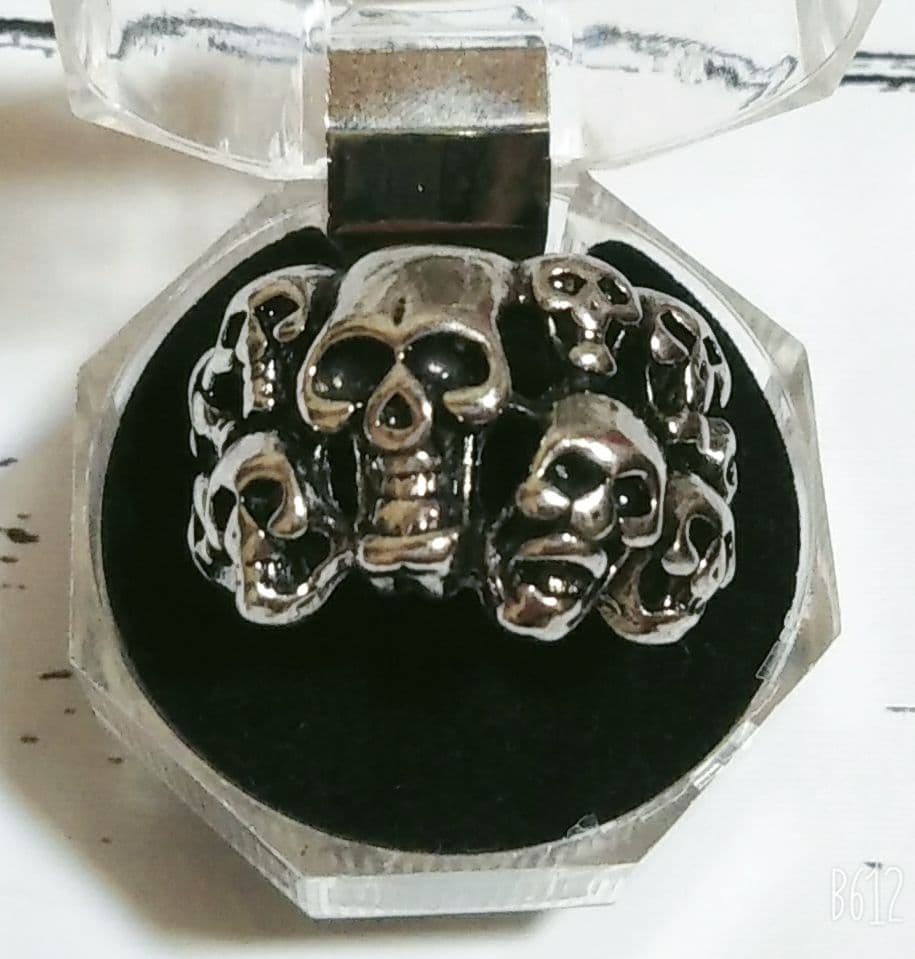 メルカリ パンクスカルフェイスリング 指輪 ドクロ 骸骨 ヴィンテージ メンズ 男性 3 300 中古や未使用のフリマ