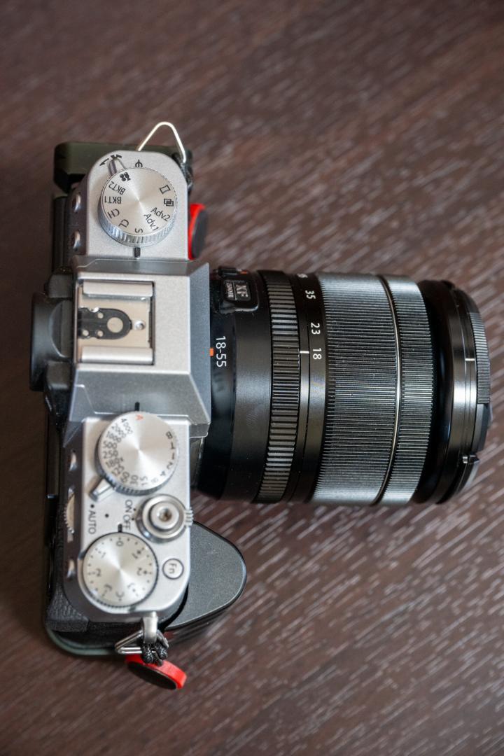 在庫処分 激安 完動品]FUJIFILM X-T20 シルバー レンズキット 予備バッテリー付 デジタルカメラ