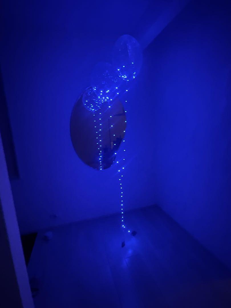 即発送【浮かせてお届け】LEDヘリウムバルーン　風船ブルーライト付とピンクハート