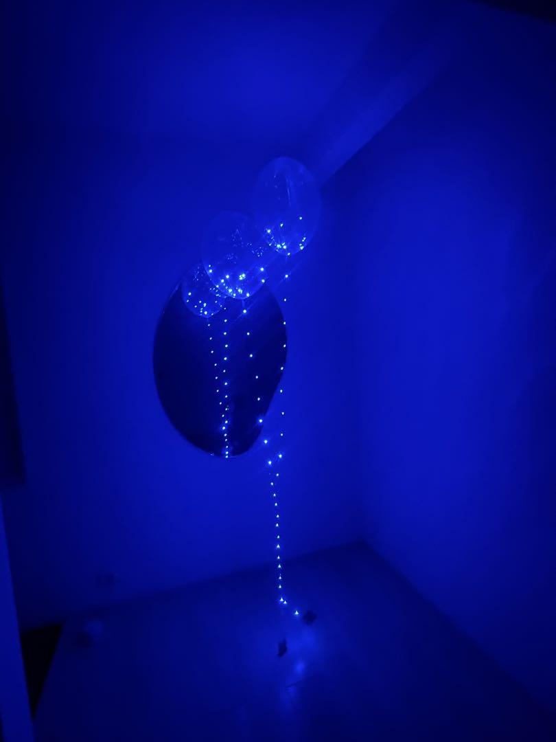 即発送【浮かせてお届け】LEDヘリウムバルーン　風船ブルーライト付とピンクハート