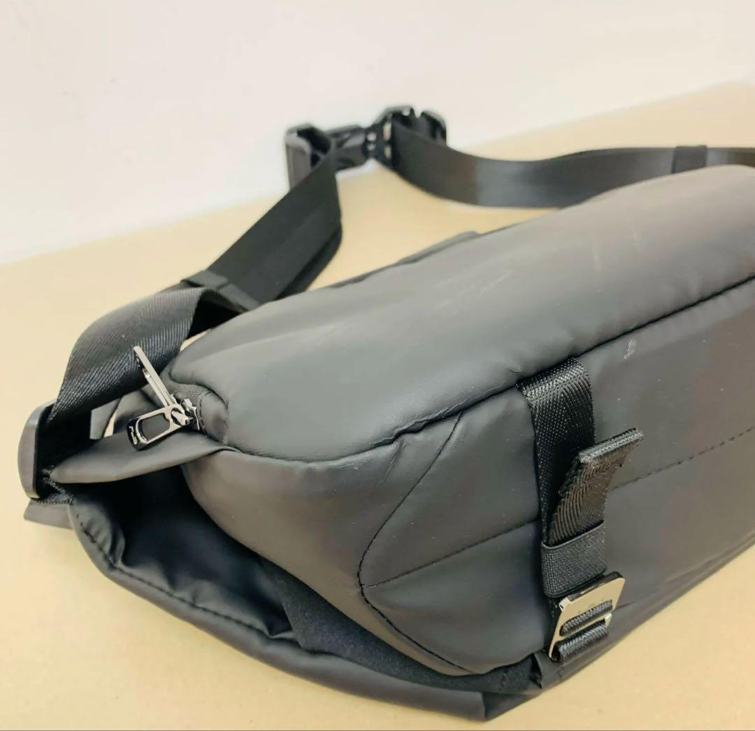 バッグ R1 Sling Bag NIID