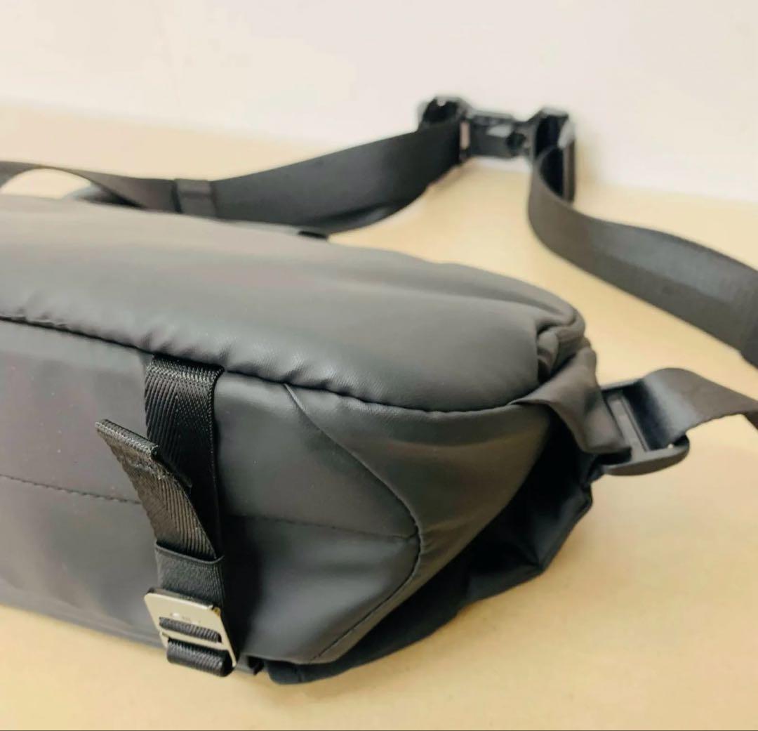 バッグ R1 Sling Bag NIID