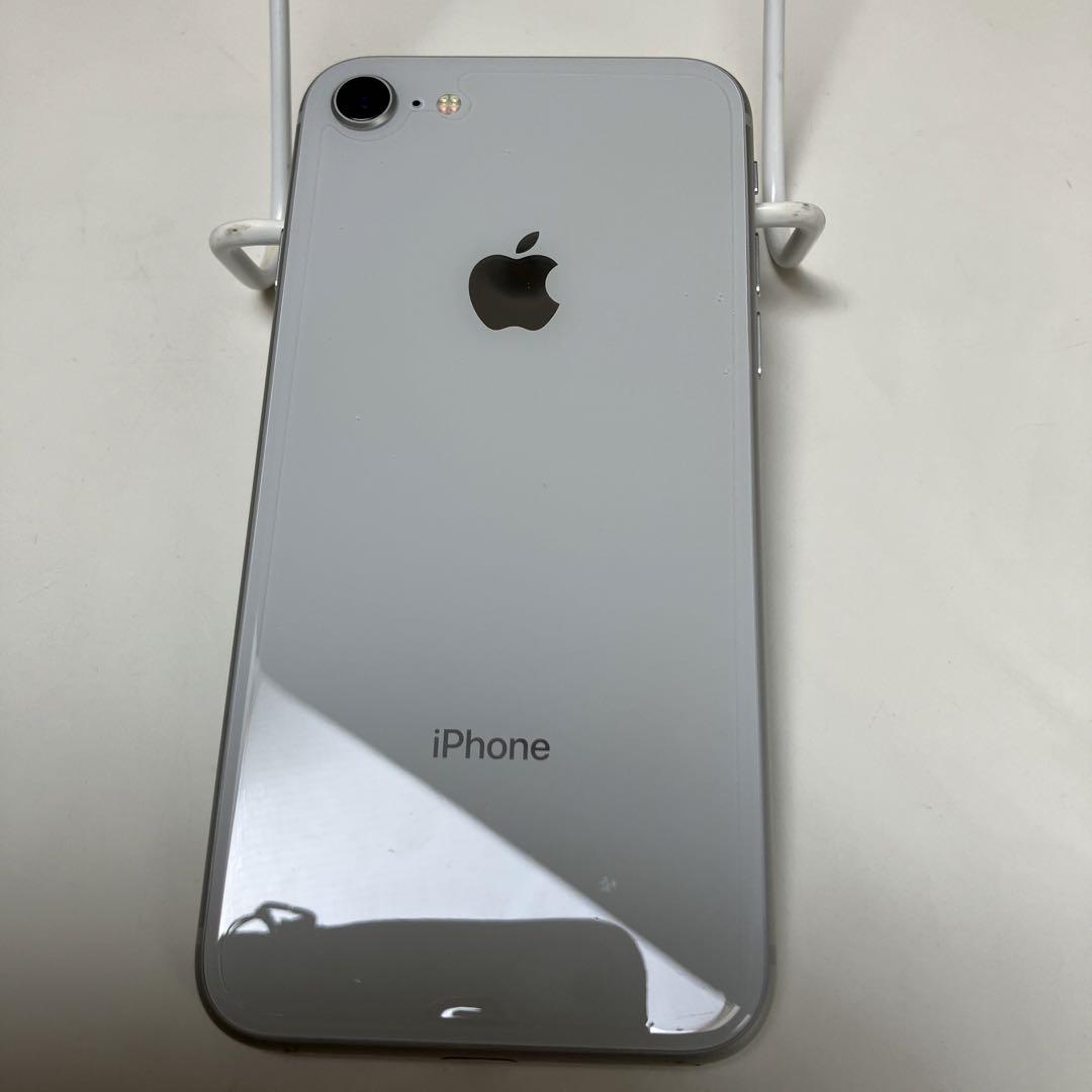 iPhone 8 スペースグレイ 64 GB au＊iOS16.6.1 - スマートフォン