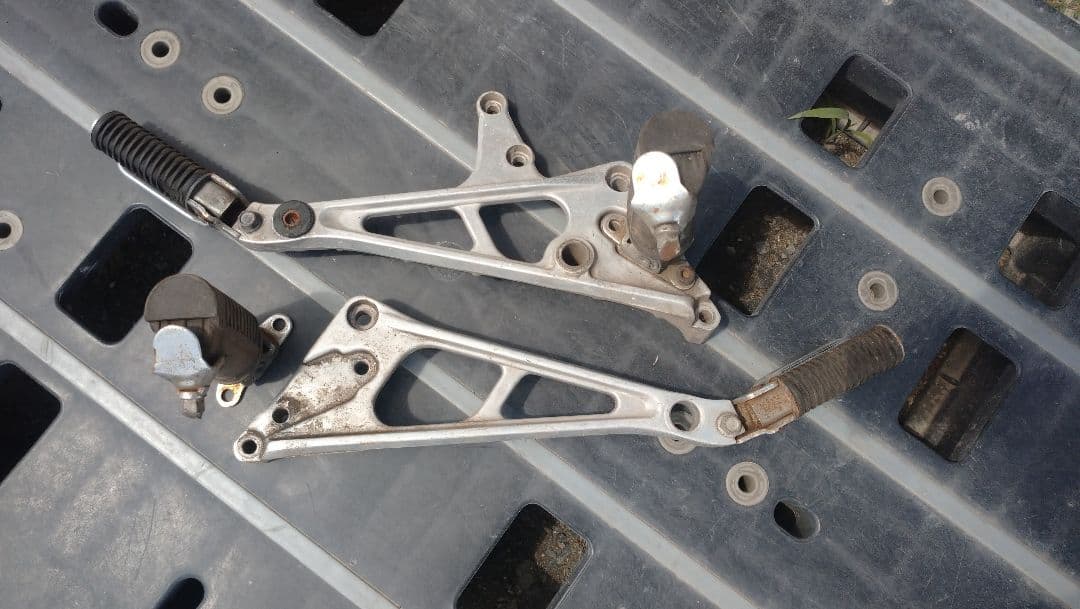 CBX400F 純正ステッププレート - 通販 - wood-let.com