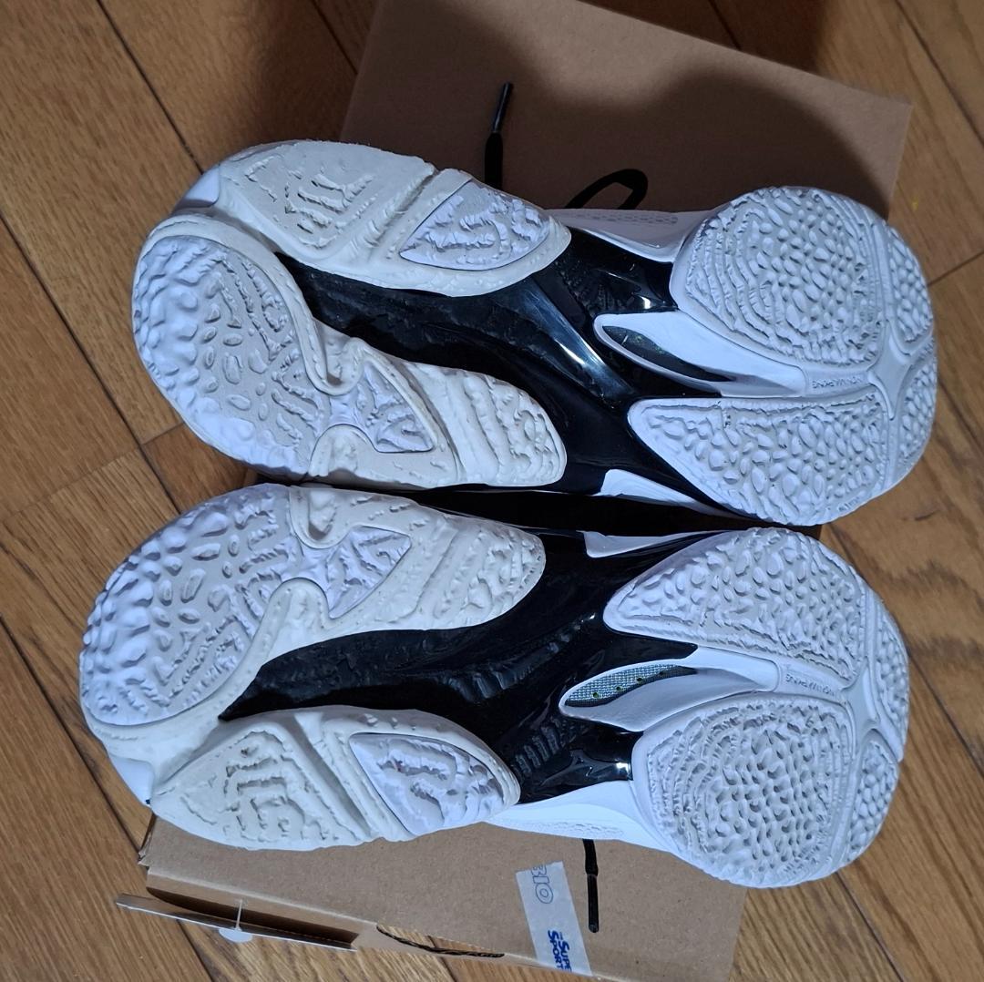 Mizuno Wave Lightning Z8 バレーボールシューズ23.0