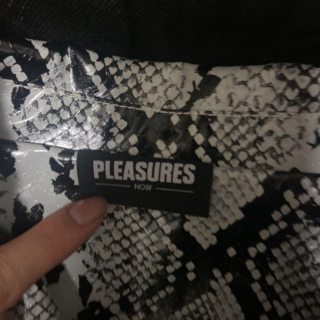 格安在庫 PLEASURES フェイクレジャージャケット パイソン柄 ImTWC-m59533915629 好評在庫