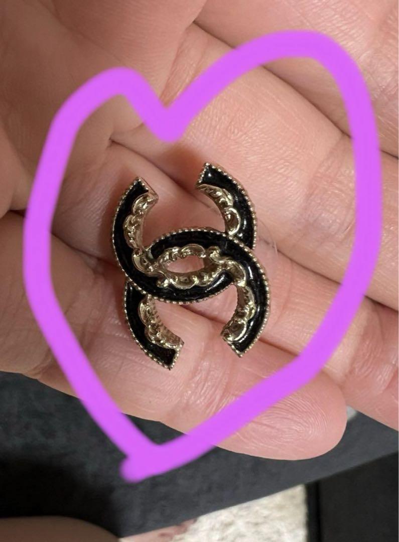 小さくてcuteなロゴデザイン♪】CHANEL☆ピアス
