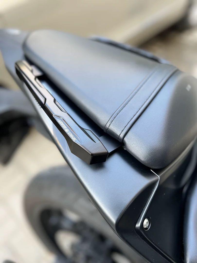 YZF-R25 アルミ削り出しグラブバー ブルー 新品(R3/MT-25対応) YZF-R25 アルミ削り出しグラブバー ブルー 新品(R3/MT-25対応)