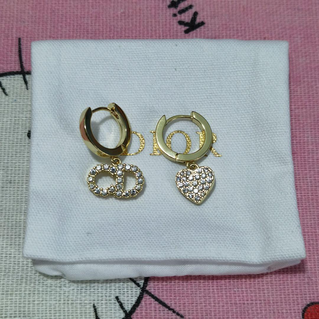 【パーティーシーンにも大活躍】Dior アシンメトリーピアス 人気♪DIORディオール アシンメトリー ピアス