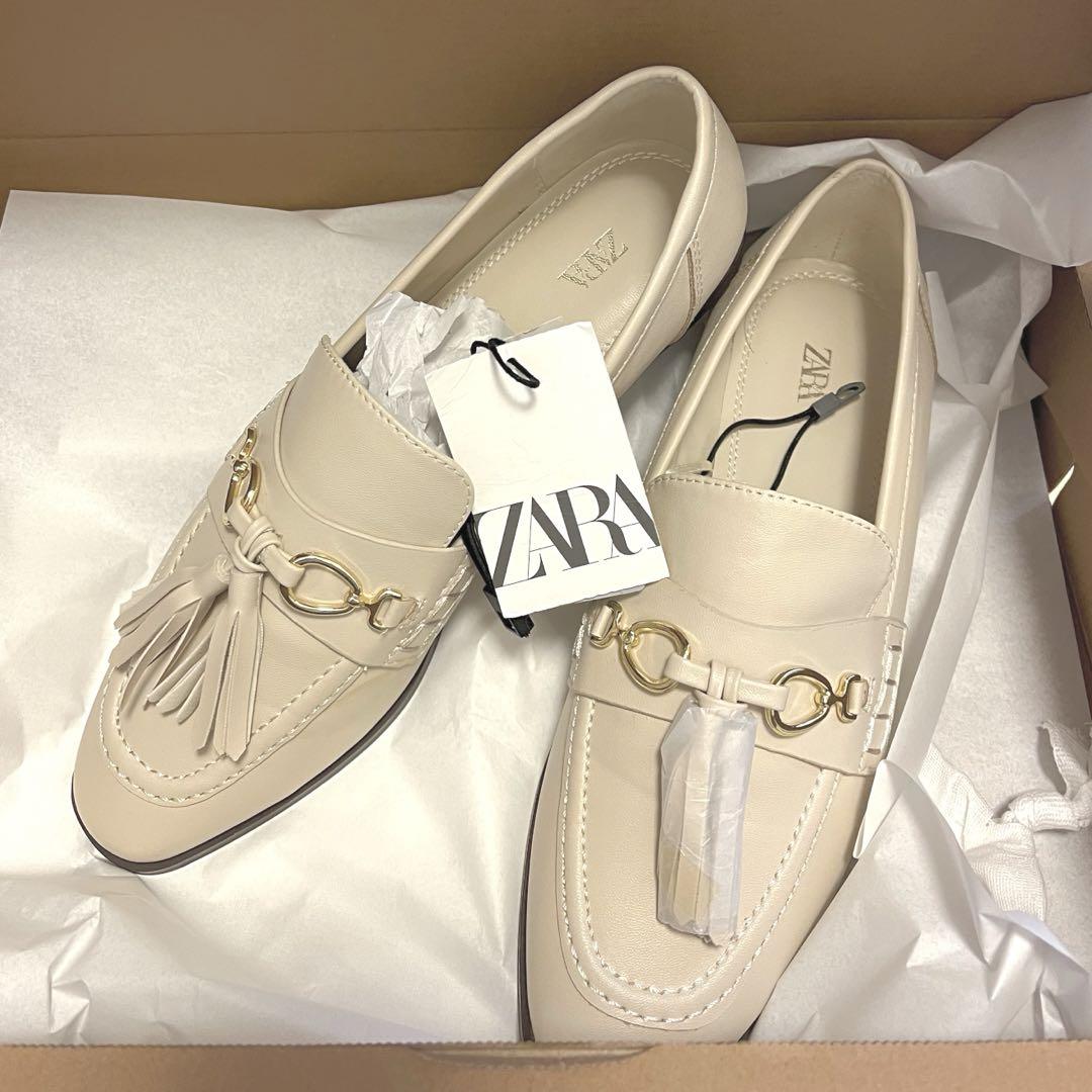 ✧新品✧未使用 ZARA タッセル フラット ローファー 39 - メルカリ ✧新品✧未使用 ZARA タッセル フラット ローファー 39 - メルカリ