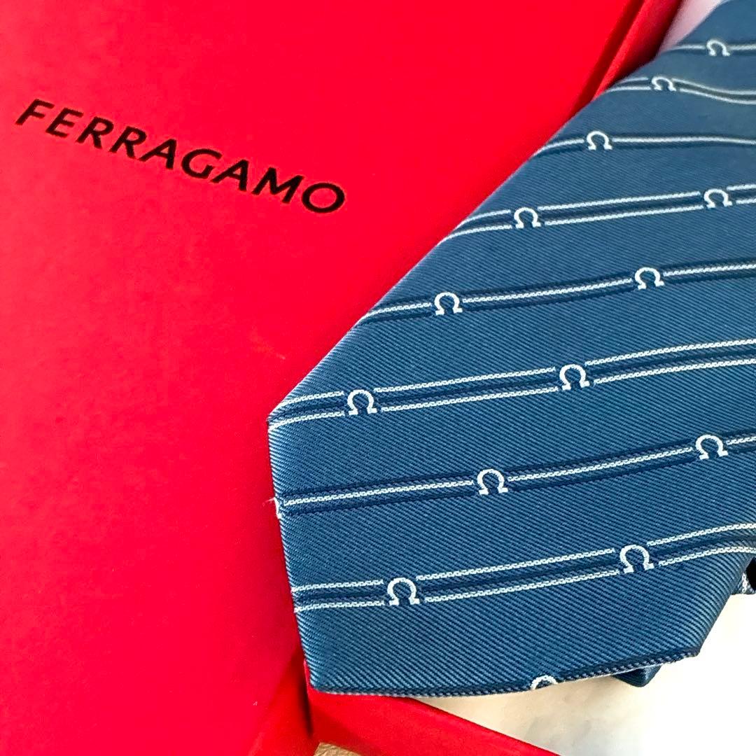き フェラガモ 現行 ガンチーニ ストライプ ブルー ネクタイFerragamo