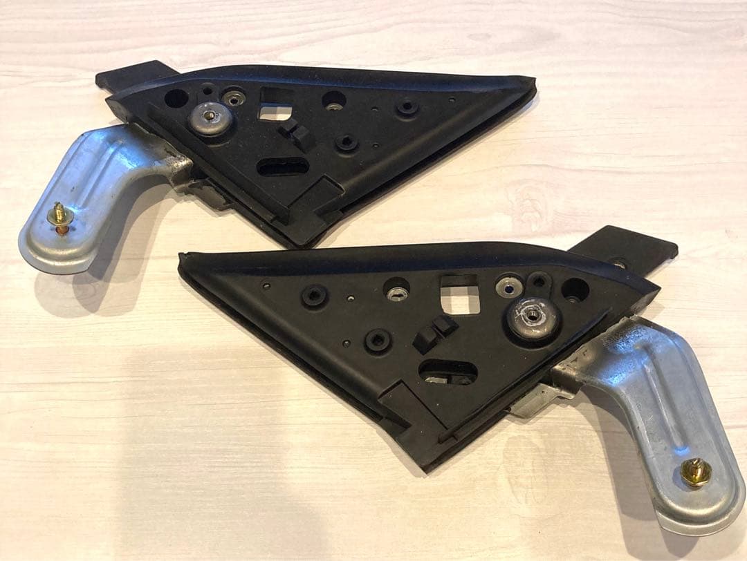 スバル インプレッサ ドアミラー マウントブラケット傷や汚れあり