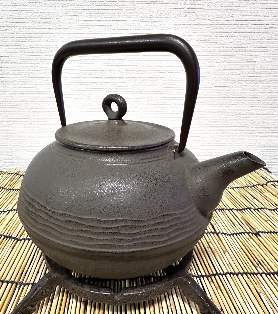 新品　南部及春鋳造所南部宝星堂造　１３型　糸目肌　南部鉄瓶　南部鉄器　鉄瓶