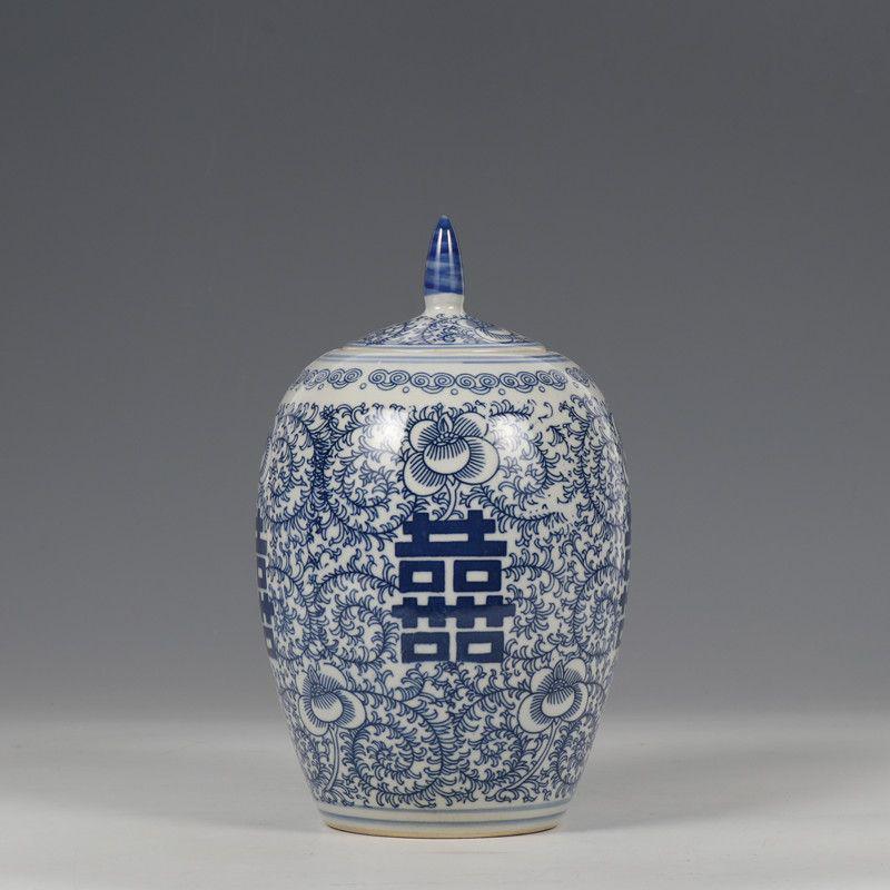 青花喜の字  景徳鎮 陶磁器 装飾品 工芸品 美術品 置物
冬瓜の壺です