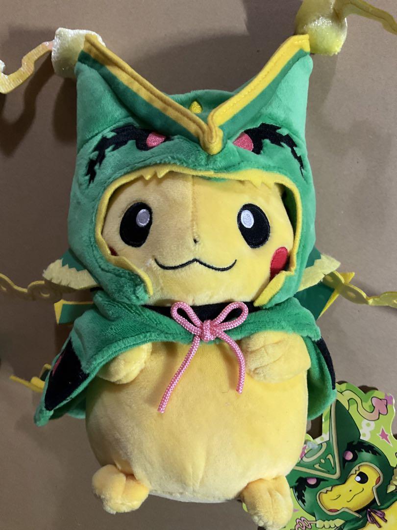 タグ付き未使用　ぬいぐるみ メガレックウザのポンチョを着たピカチュウ