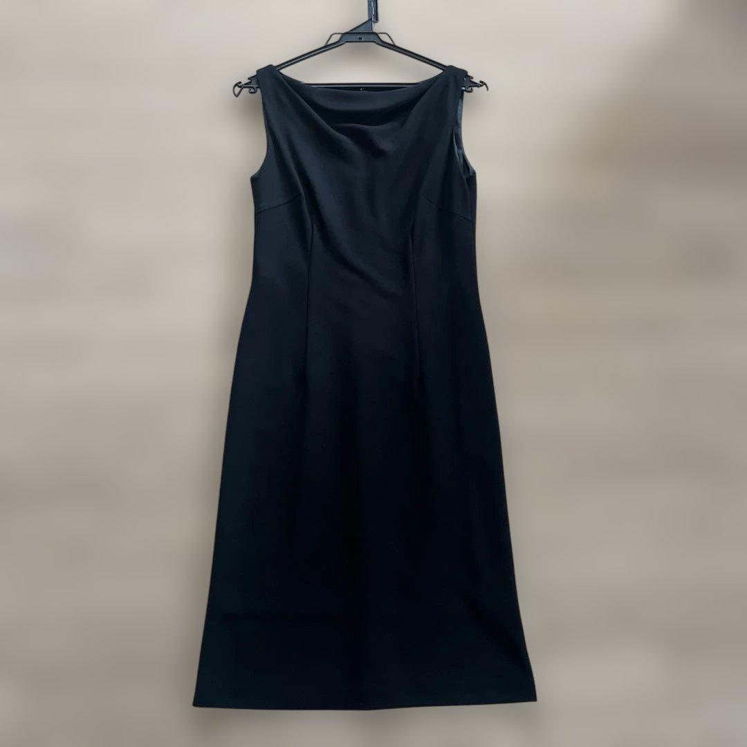 黒のドレスとショールセット