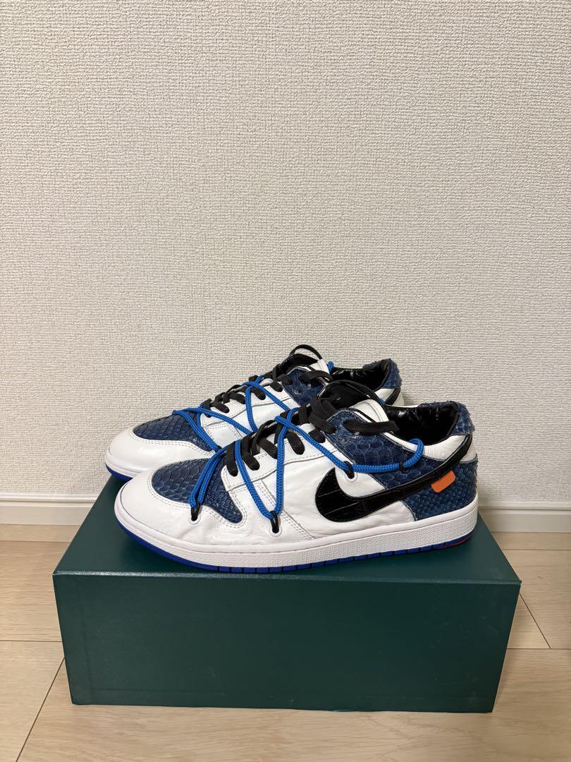 × Nike