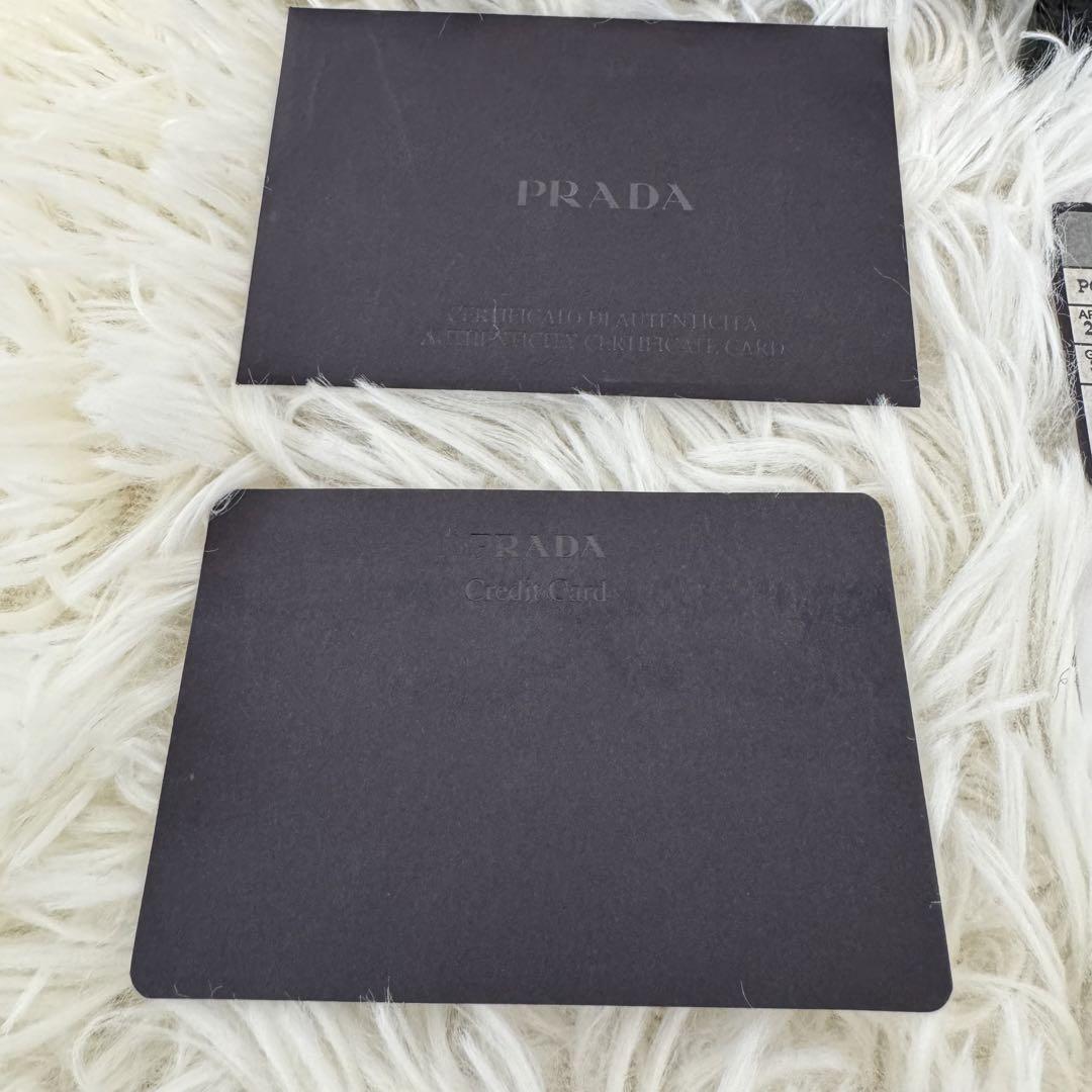 PRADA シャイニングクロコ型押し　折り財布　箱付　ギャランティ付