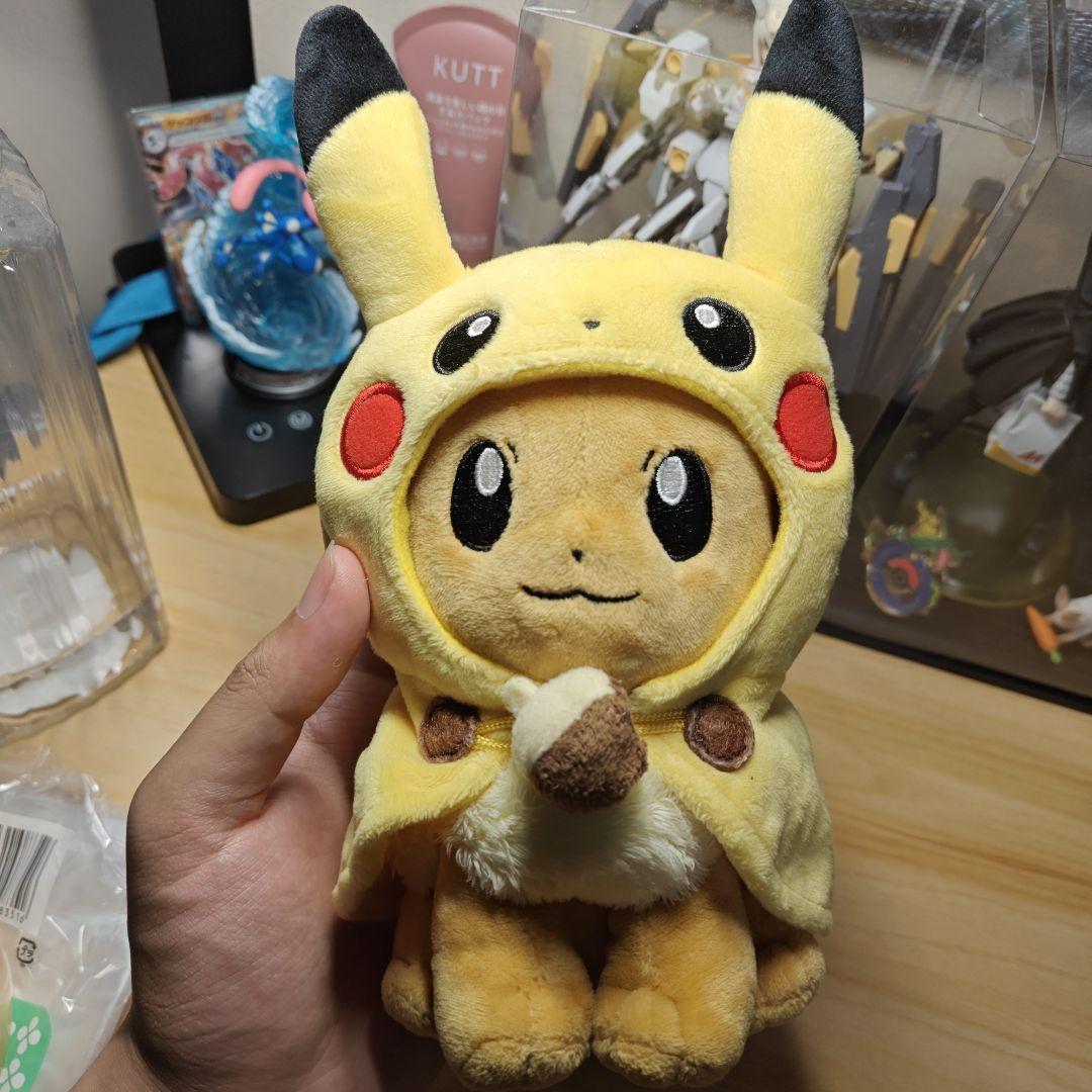 ポケモンセンター ピカチュウのポンチョを着たイーブイ - メルカリ