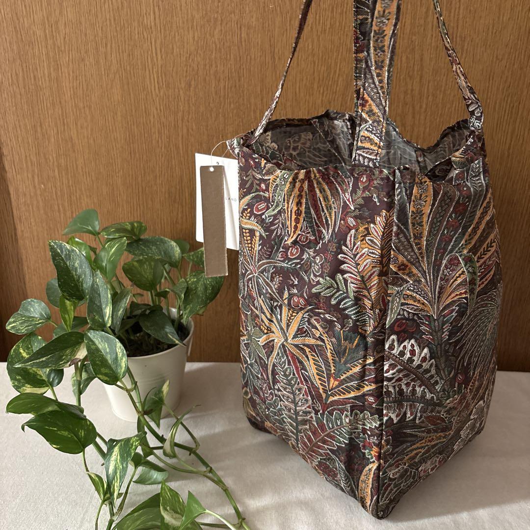 【オープニング 大放出セール】 新品・タグ付】AMIACALVA Easy Bag 2WAY 植物柄 - メルカリ バッグ