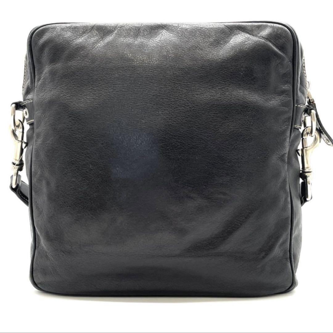 GUCCI ブラックレザー ショルダーバッグ GUCCI ブラックレザーショルダーバッグ