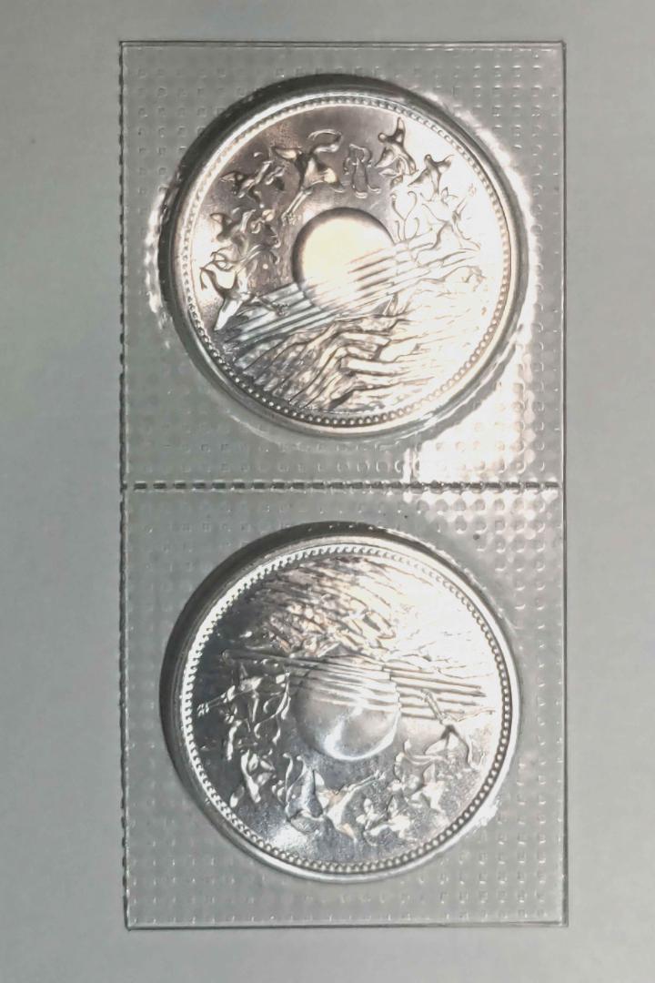 天皇陛下御在位60年記念　10万円金貨１枚と銀貨２枚　硬貨