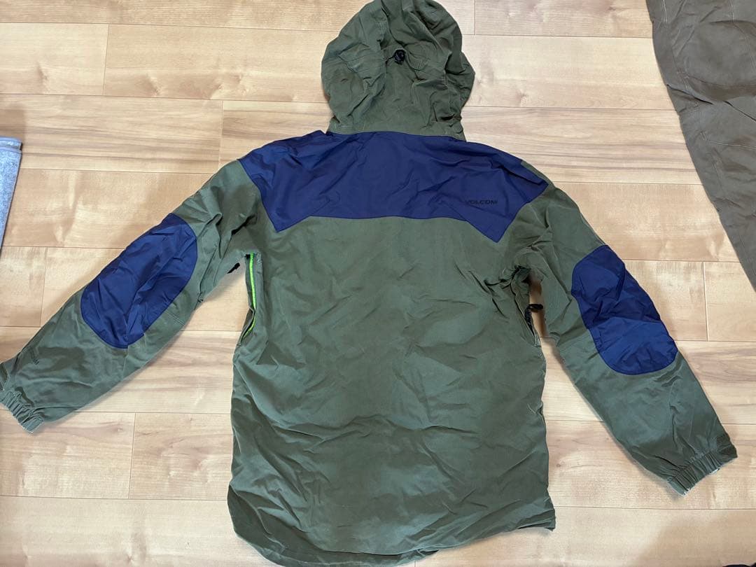 これで完結!VOLCOM スノーボードウェア 上下セット メンズ これで完結!VOLCOM スノーボードウェア 上下セット メンズ