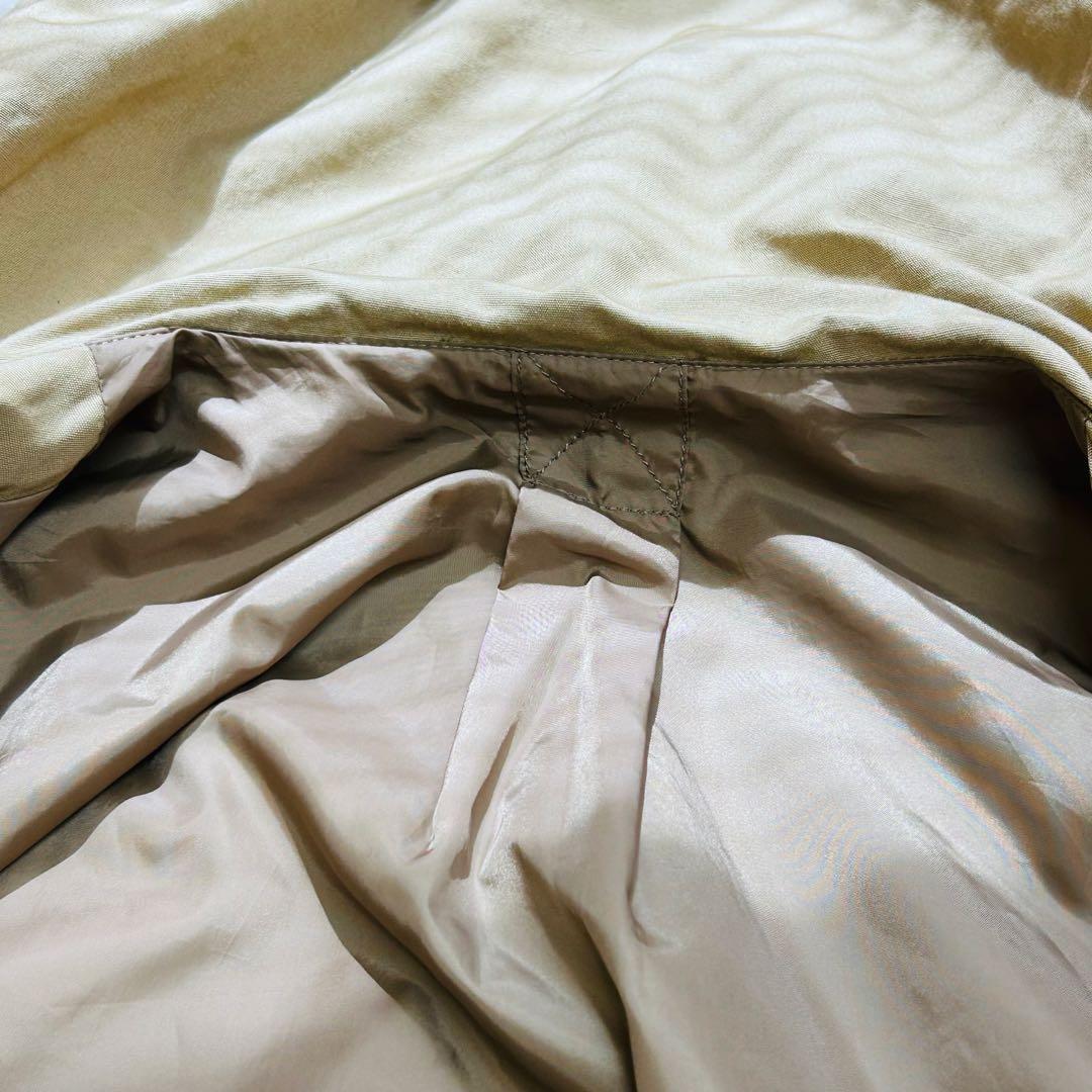 ベージュ フード付き