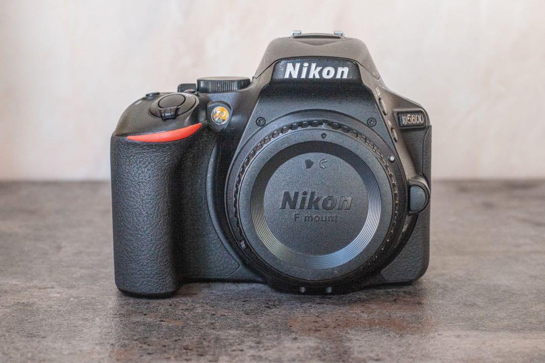 【箱有り】Nikon D5600 ダブルズームキット+単焦点レンズ、広角レンズ 箱有り】Nikon D5600 ダブルズームキット+単焦点レンズ、広角レンズ