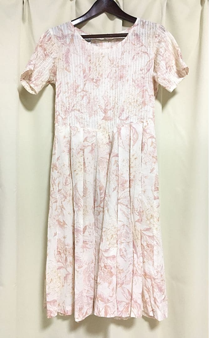 メルカリ ヴィンテージ ローラアシュレイ 花柄ワンピース ひざ丈ワンピース 2 000 中古や未使用のフリマ