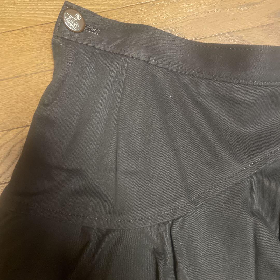 美品 Vivienne Westwoodフレアスカート 黒系