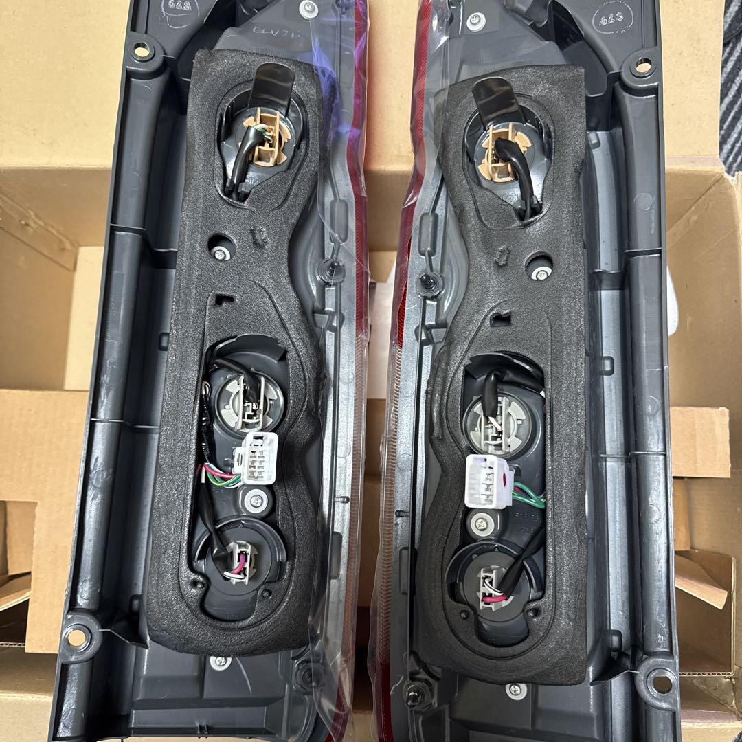 ハイエース4型200系テールランプ純正
