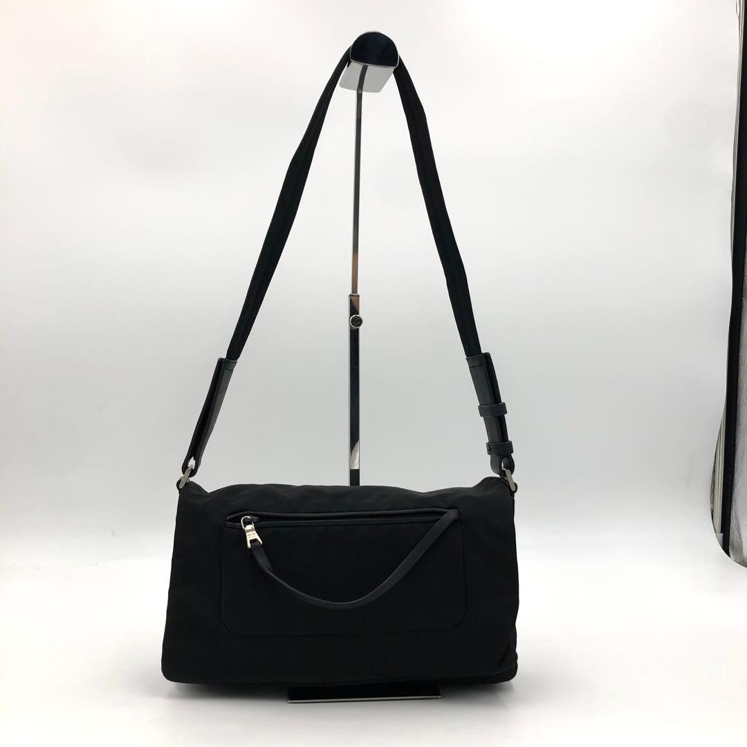 【極上美品・使用感少ない✨】プラダ アクセサリーポーチ ワンショルダー 肩掛け 【極上美品・使用感少ない✨】プラダ アクセサリーポーチ ワンショルダー 肩掛け